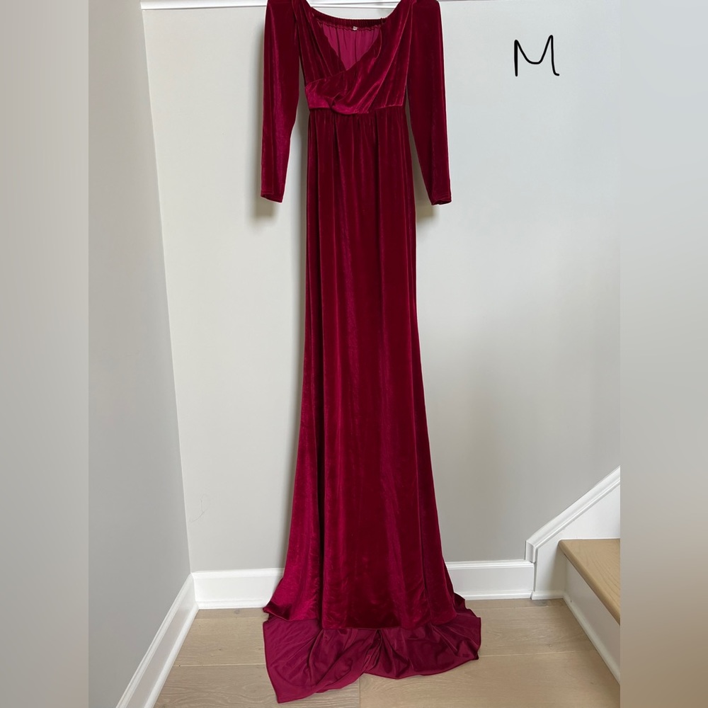 Large red maternity dress for photos shoots stretchy long train